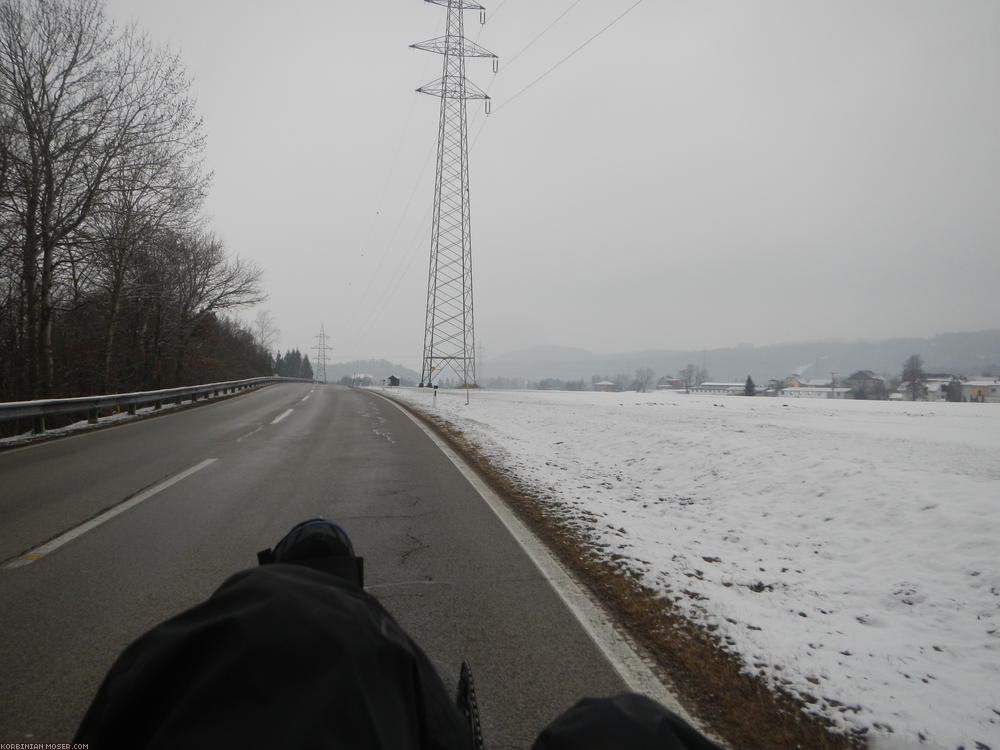 ﻿Schneeregen? Nicht wirklich, eher ein paar Schneeflocken im kalten Gegenwind. So gesehen Glück gehabt.