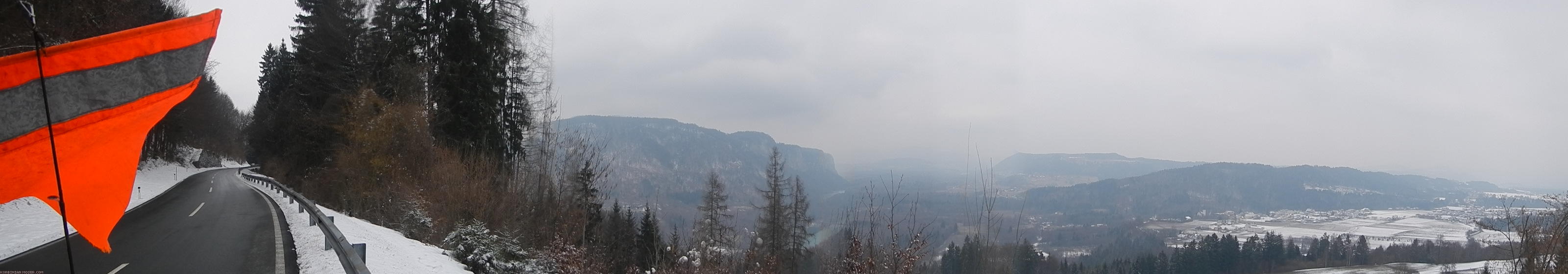 ﻿Über diesen Berg (Bildmitte links vom Fluss) führt die Rosentalstraße. Damit hatte ich nicht gerechnet.