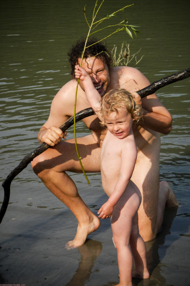 ﻿Morgens früh starten wir mit einem erfrischenden Bad in der Donau.