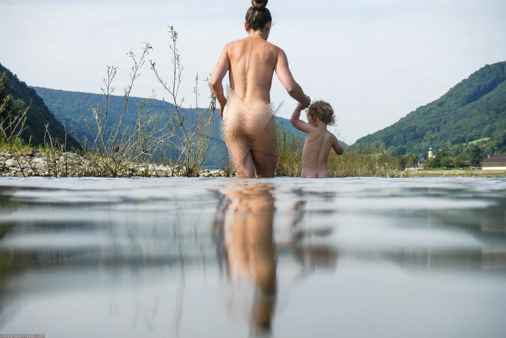 ﻿Morgens früh starten wir mit einem erfrischenden Bad in der Donau.