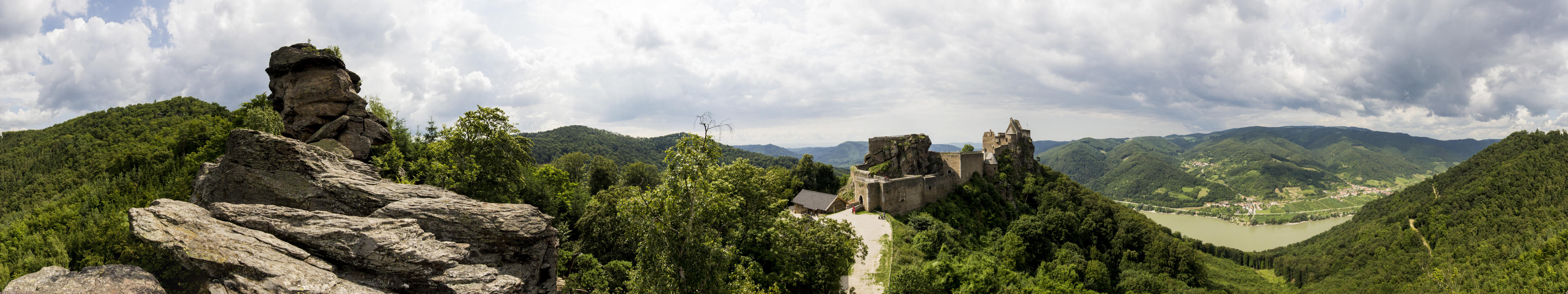 ﻿Der Aufstieg lohnt sich. Schon bald werden wir mit einer wunderbaren Aussicht belohnt.