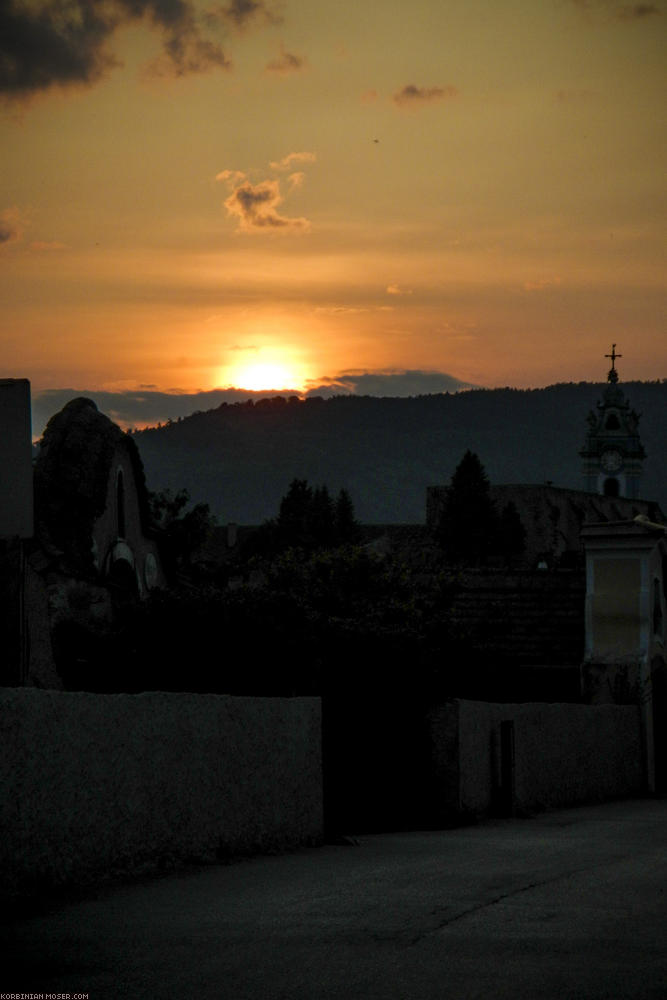 ﻿Dürnstein im Sonnenuntergang.