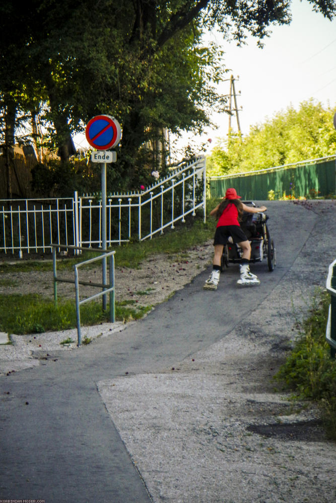 ﻿Eurovelo 9. Wir skaten den Wiener Neustädter Kanal entlang.