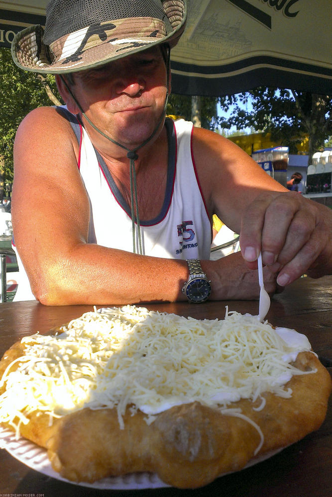 ﻿Langos. Lecker aber gefährlich fettig.