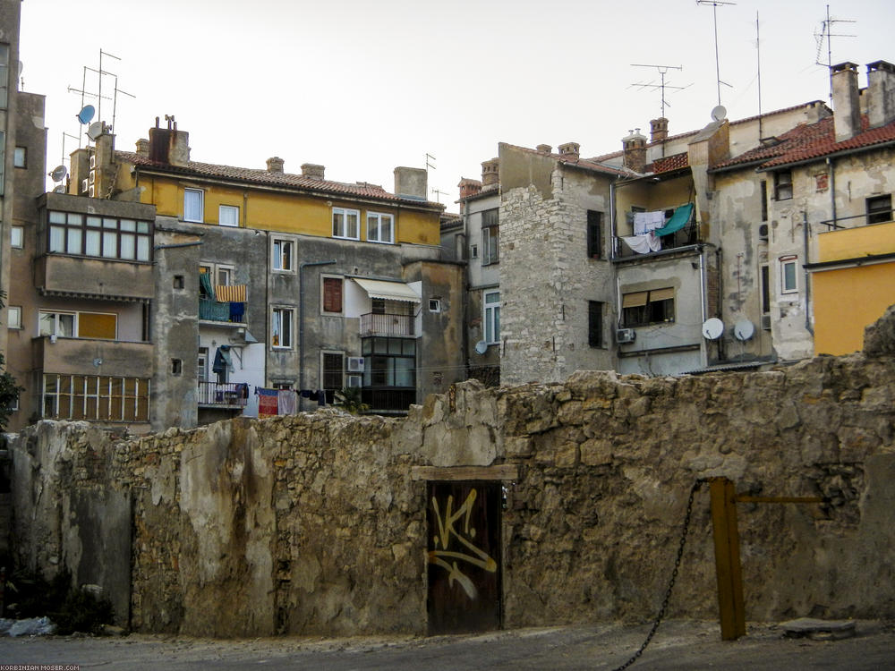 ﻿Solo-Tour. Korbinian radelt an der Küste entlang von Pula nach Novigrad.