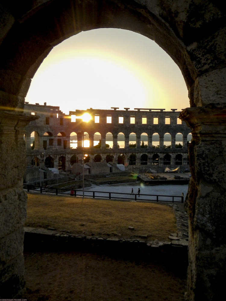 ﻿Solo-Tour. Korbinian radelt an der Küste entlang von Pula nach Novigrad.