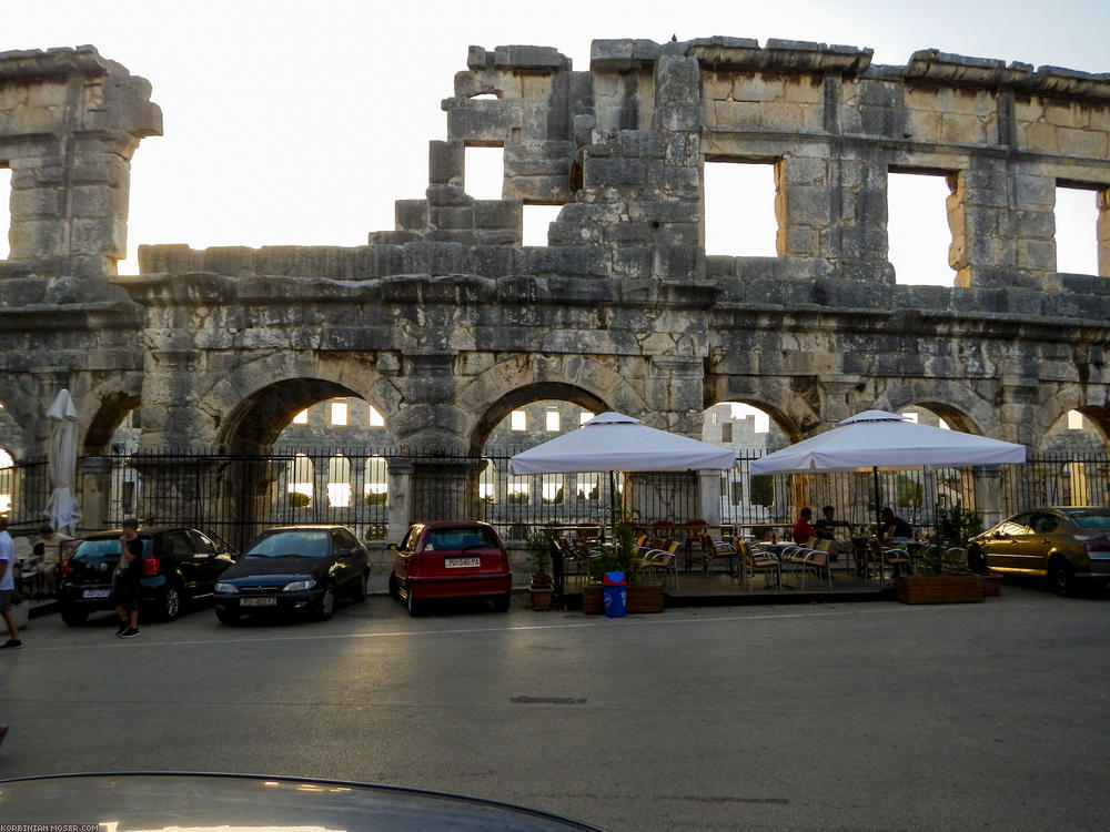 ﻿Solo-Tour. Korbinian radelt an der Küste entlang von Pula nach Novigrad.