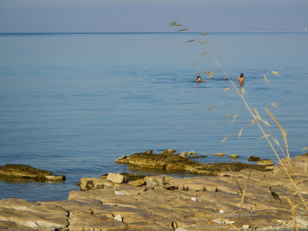 ﻿Solo-Tour. Korbinian radelt an der Küste entlang von Pula nach Novigrad.