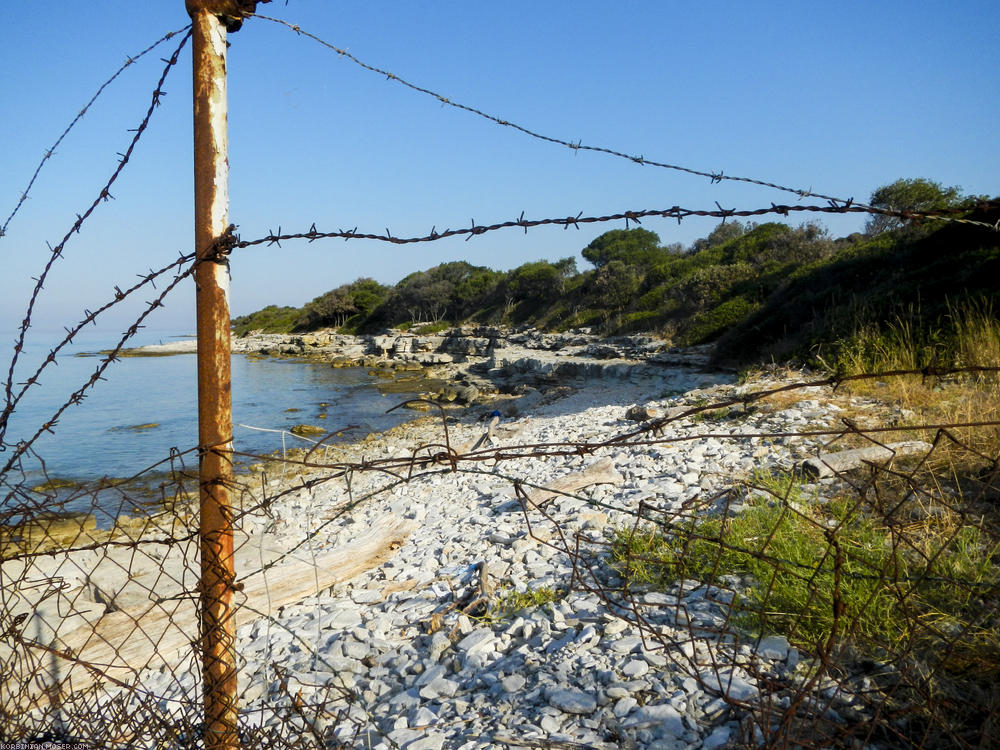 ﻿Solo-Tour. Korbinian radelt an der Küste entlang von Pula nach Novigrad. Dabei sind durchaus einige Hindernisse zu überwinden.