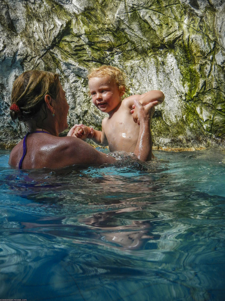 ﻿Novigrad. Judits Kindheits-Urlaubsort. Gemeinsam mit der ganzen Familie verbringen wir hier noch einen schönen Strandtag.