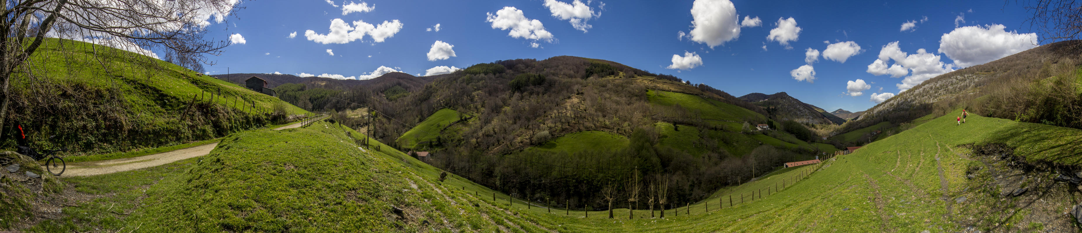 ﻿Panoramapause am Berghang.