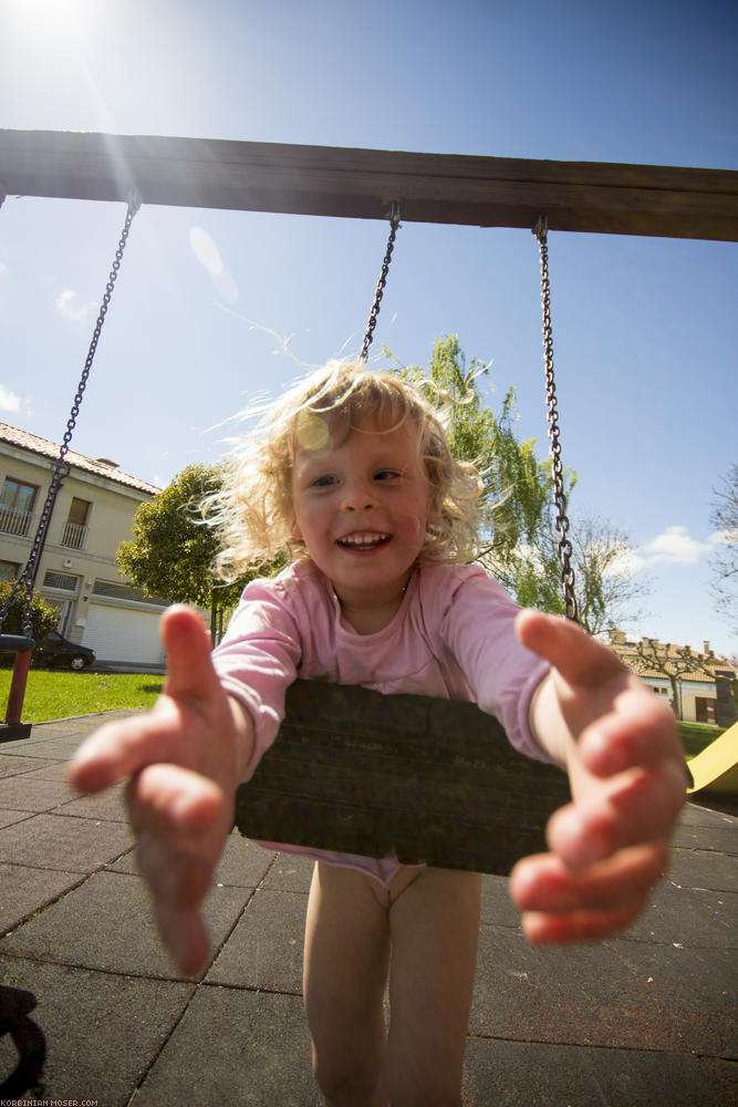 ﻿Játszótér! Schon wieder. Wir kommen kaum voran. Uns wird allmählich klar, dass wir nicht auf dem Camino de Santiago pilgern, eher auf einem Camino de Santjátszó: von Spielplatz zu Spielplatz.