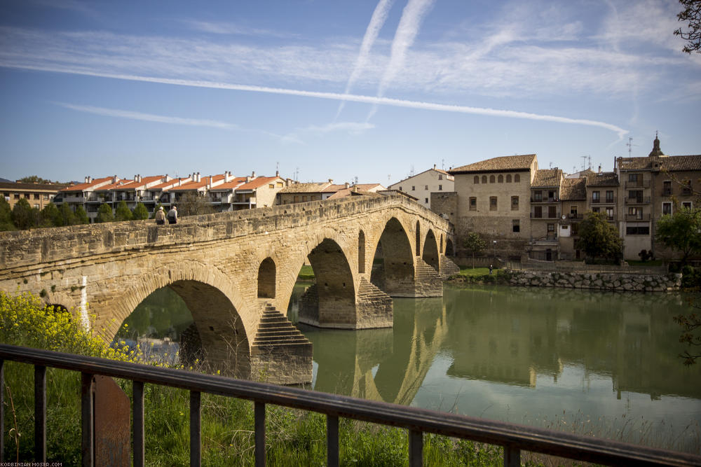 ﻿El Puente la Reina. In Puente la Reina.