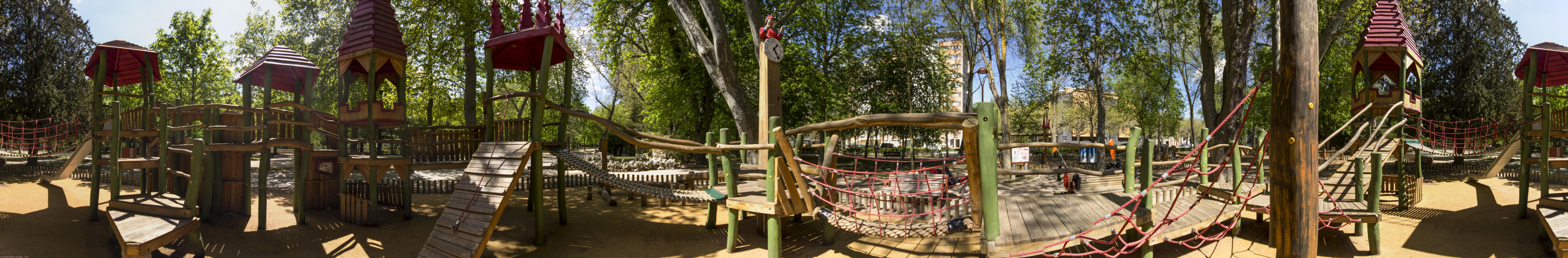 ﻿Burgos. Toller Spielplatz.