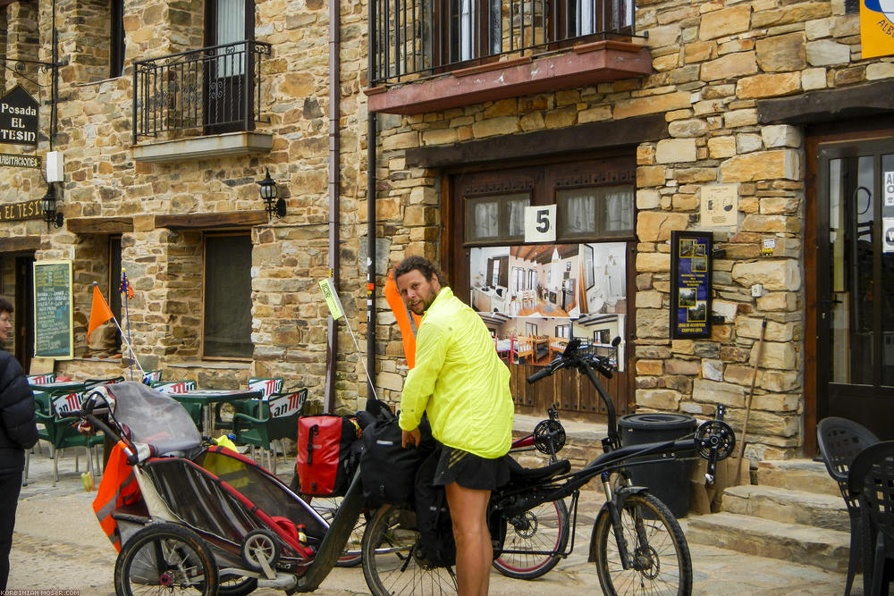 ﻿Ranabal del Camino. Wir sind bereits ein gutes Stück ins Gebirge heraufgeradelt.