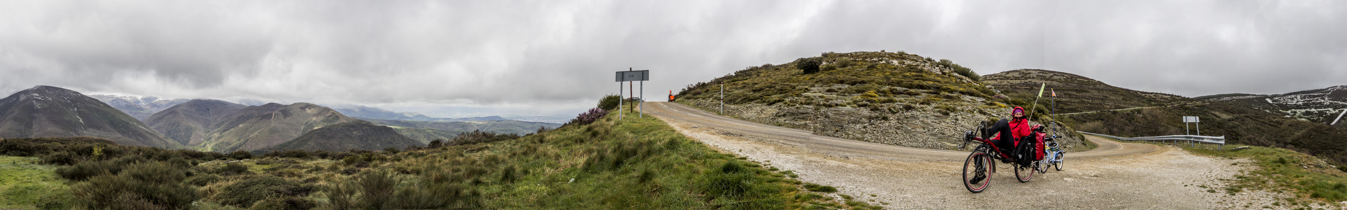 ﻿Gebirge zwischen Astorga und Ponferrada.