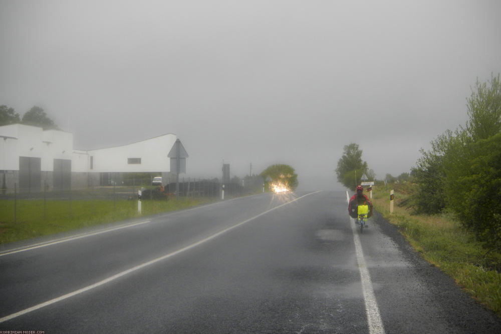 ﻿Sprühregen. Sieht schlimmer aus als es ist.