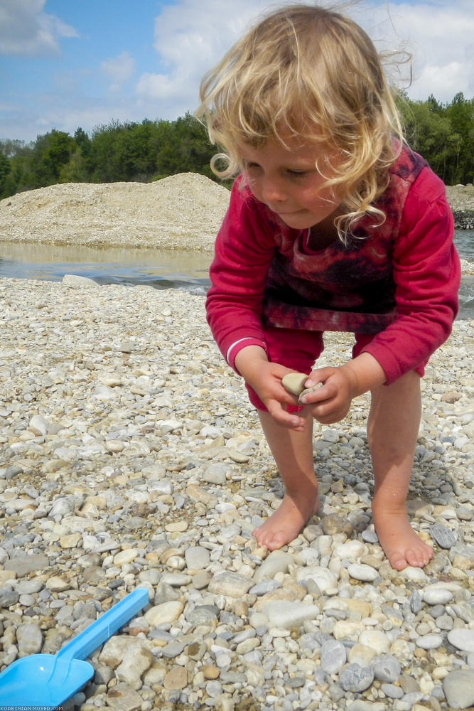 ﻿Wunderbarer Kiesstrand. Wir sind zwar noch nicht weit gefahren, aber das schreit nach einer Pause.