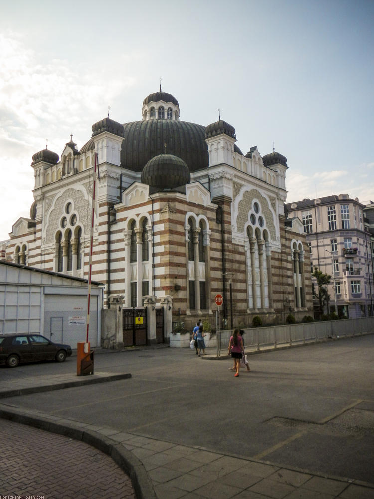 ﻿Sofia. Synagoge. Wirkt ähnlich verschlossen und abweisend wie in Mainz.