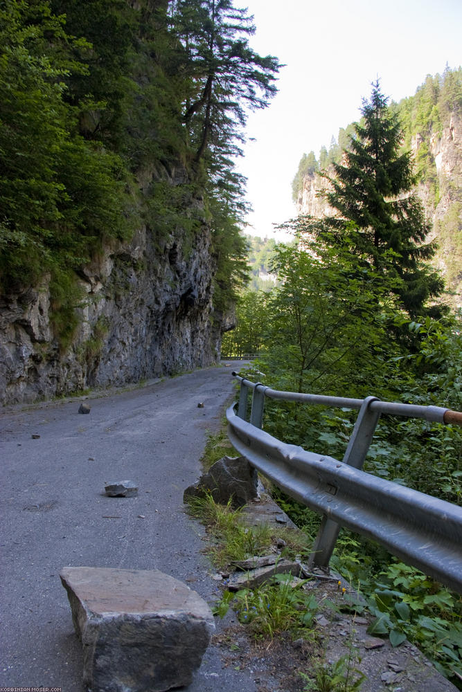 ﻿Oooops. We really wouldn't like to get such rocks onto our heads :-/