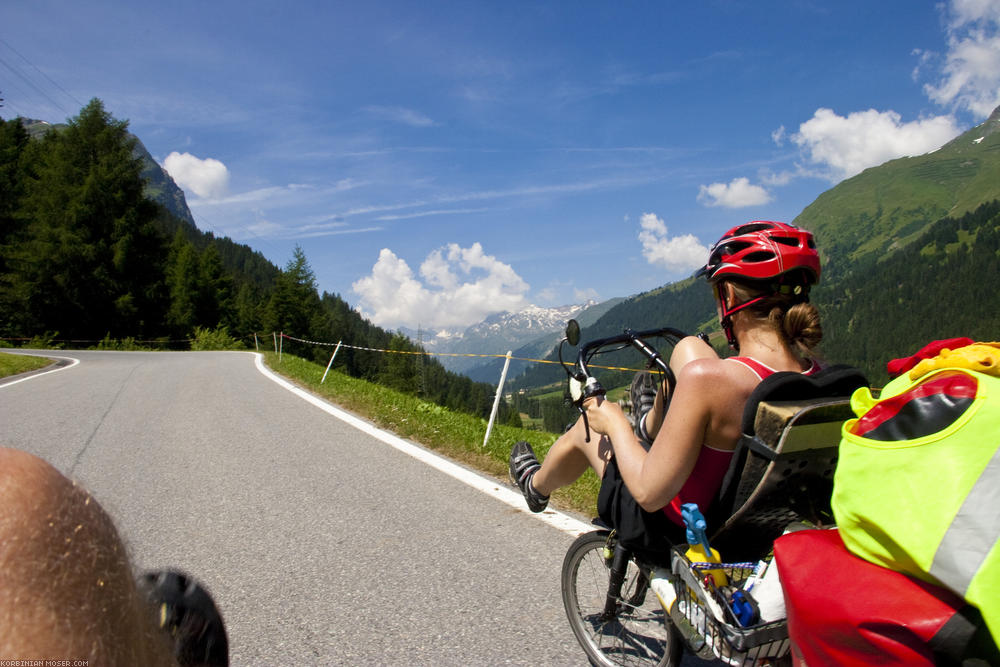 ﻿Let's go. Up onto the Splügen pass.