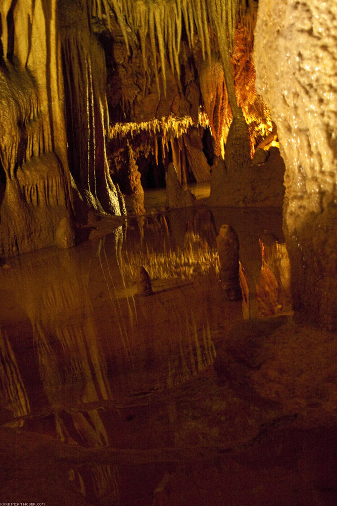 ﻿Jama Baredine. An underground lake.