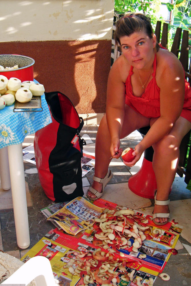 ﻿The girls are peeling apples...