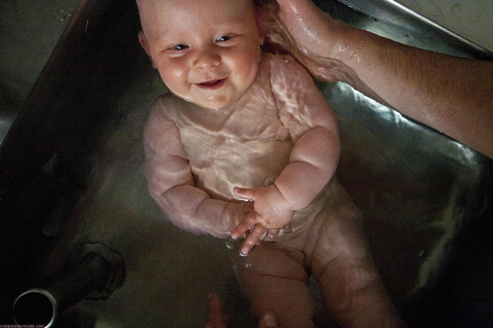 ﻿Bathing today in a campsite sink.