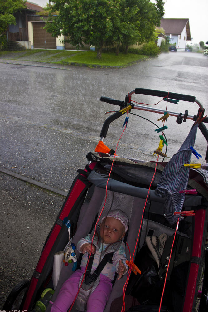 ﻿Fierce rain cools us down in the evening.