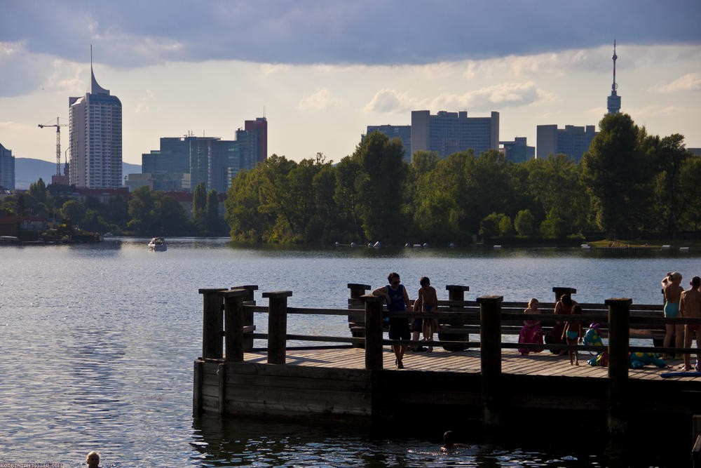 ﻿At the old Danube. Recreation area in the metropolis.