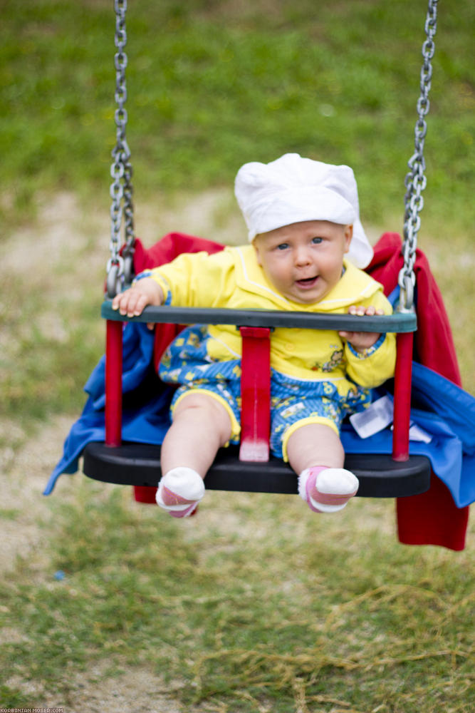 ﻿Yippeee. Swinging.