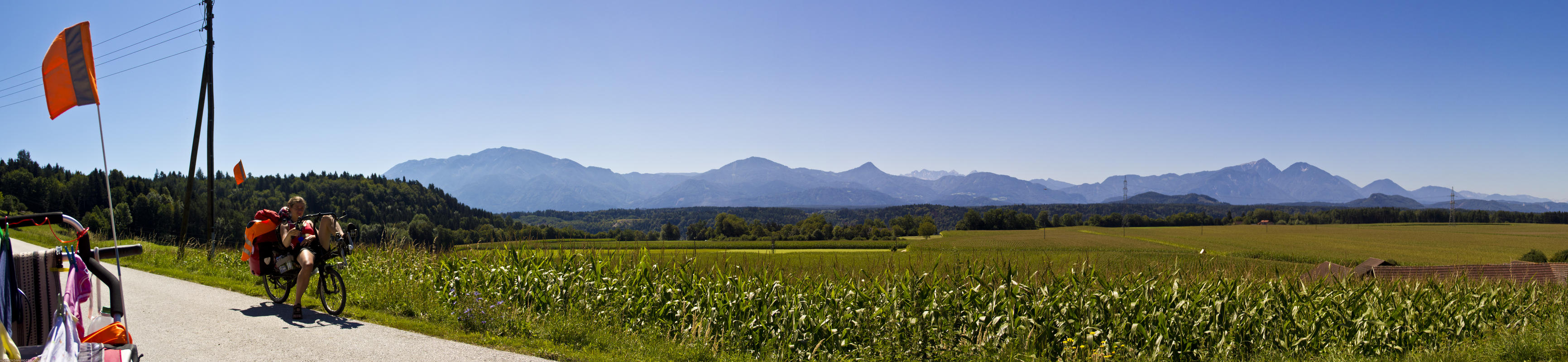 ﻿The Drava valley gets wider.