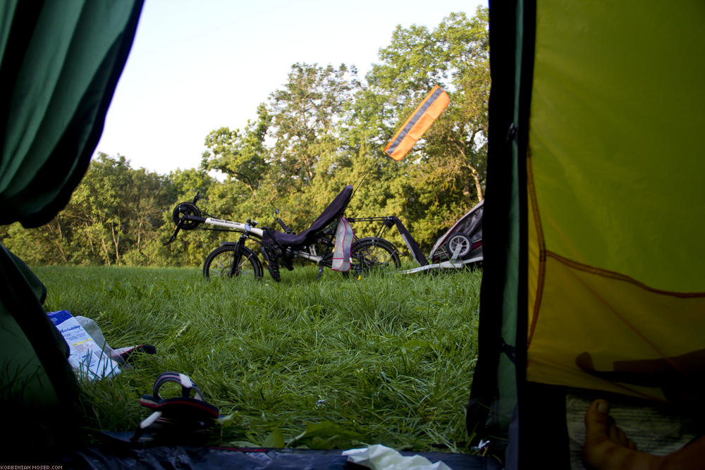 ﻿Nickhof. We settle down at a hayfield shortly after the abbey.