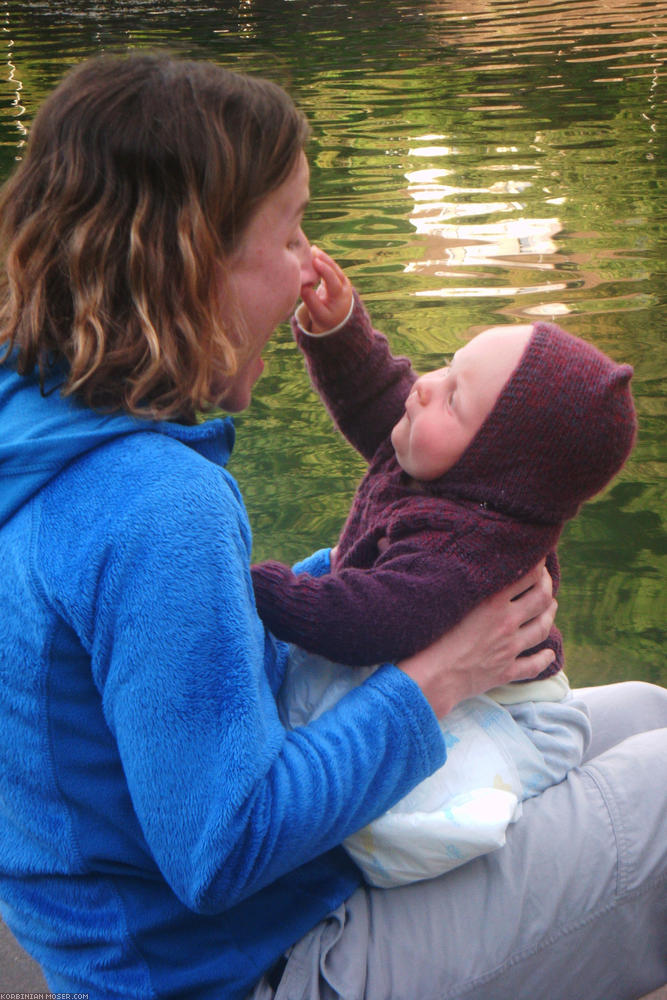 ﻿Intersting. Mona studies Kerstin's nose.