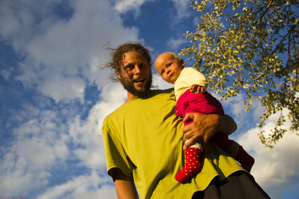 ﻿Family photos in the golden evening sun.