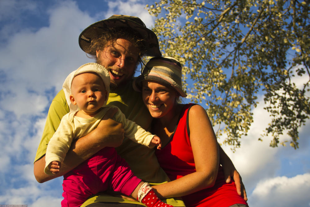 ﻿Family photos in the golden evening sun.