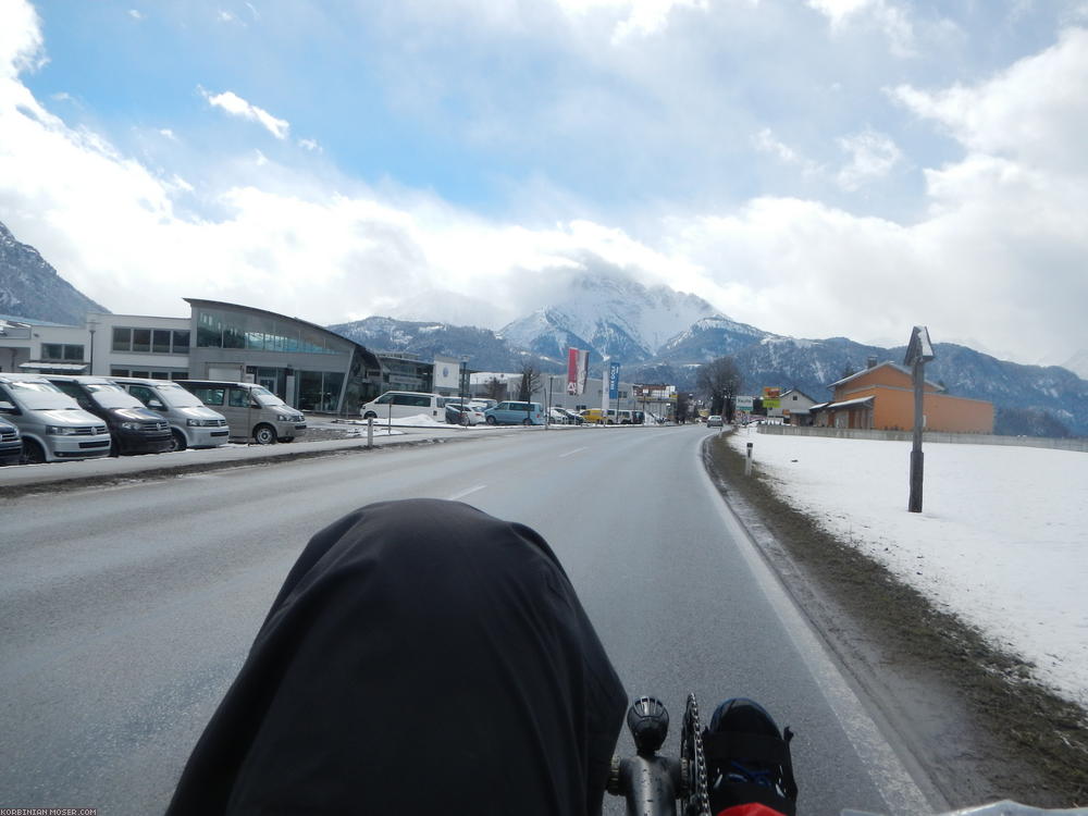 ﻿Reutte. The clouds tear open, the first sun rays shine deep into my soul.