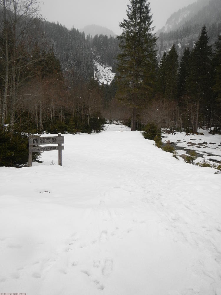 ﻿How sad. The path to the waterfalls isn't fit for traffic at all.