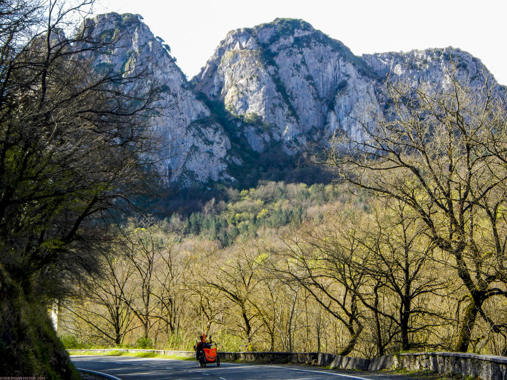 Camino de Santjátszó. Heavy-load pilgrimage in April-May 2014.