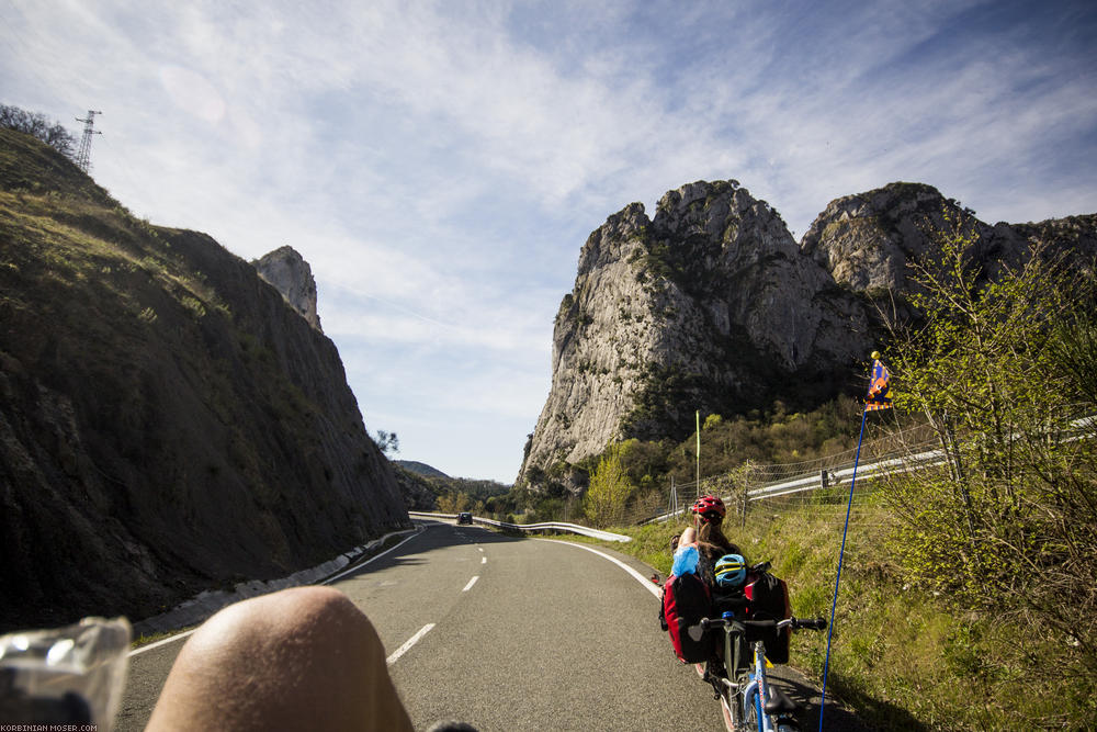 Camino de Santjátszó. Heavy-load pilgrimage in April-May 2014.