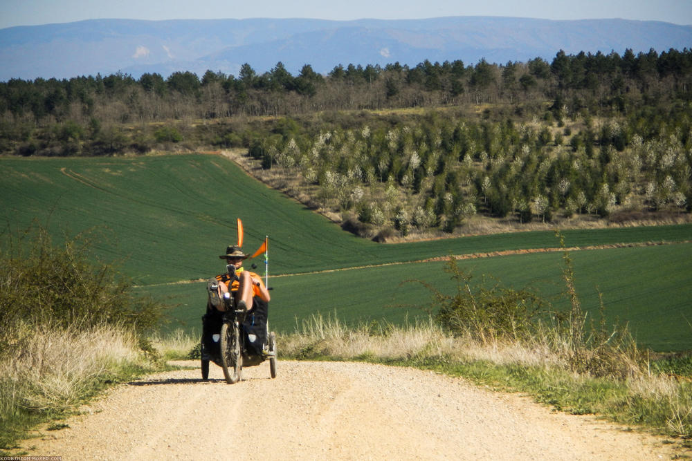 Camino de Santjátszó. Heavy-load pilgrimage in April-May 2014.