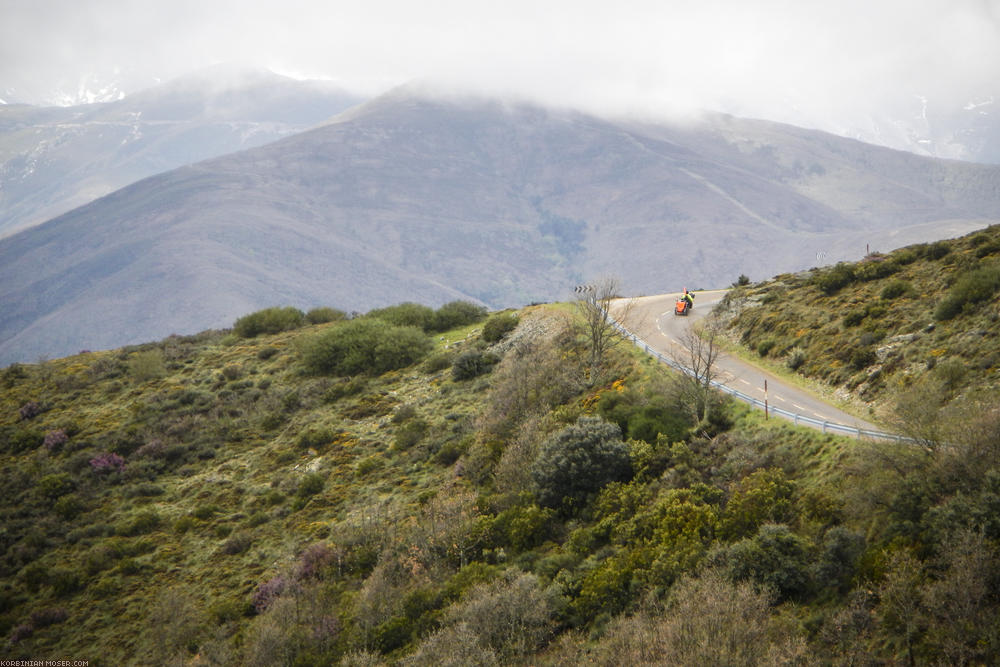 Camino de Santjátszó. Heavy-load pilgrimage in April-May 2014.