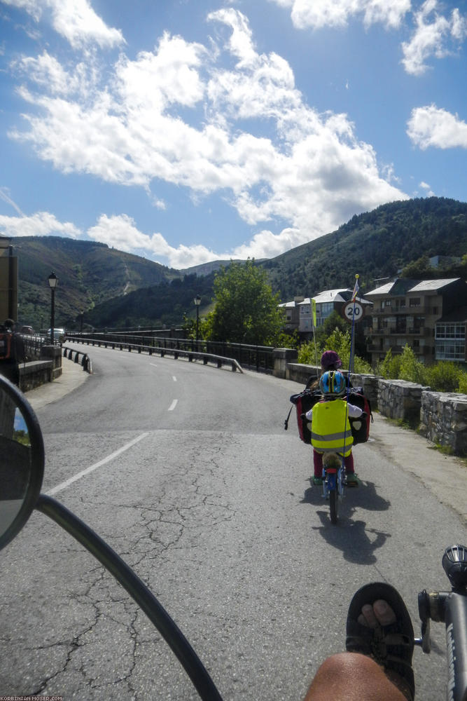 Camino de Santjátszó. Heavy-load pilgrimage in April-May 2014.