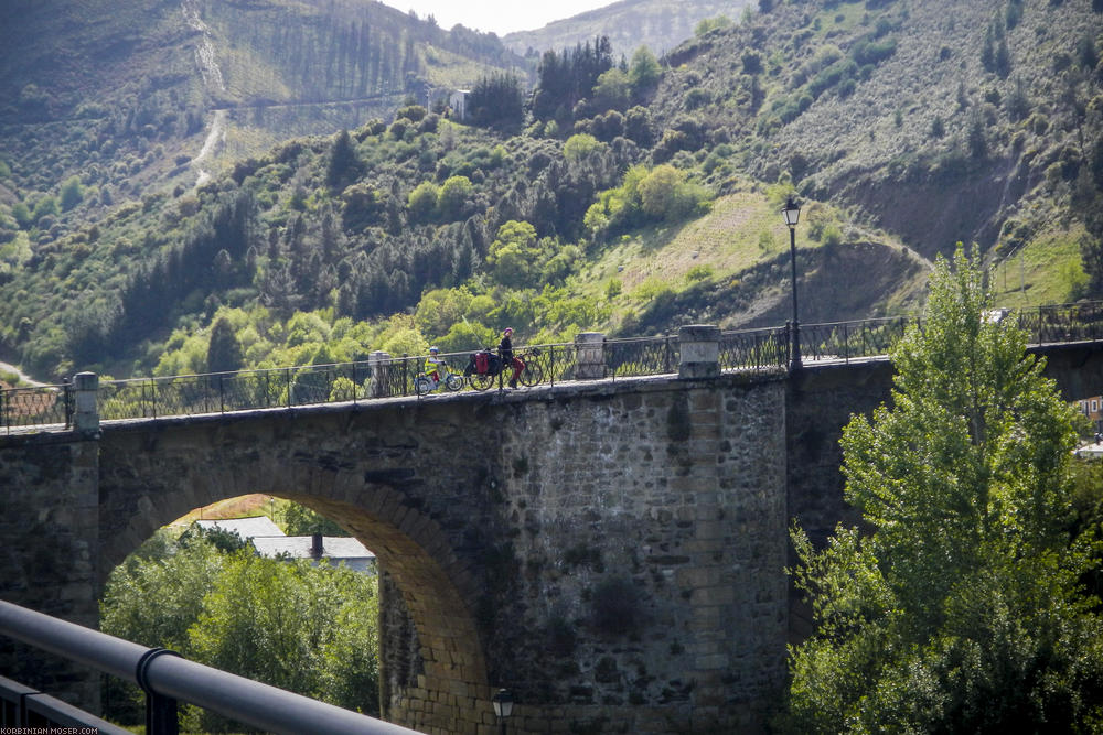 Camino de Santjátszó. Heavy-load pilgrimage in April-May 2014.