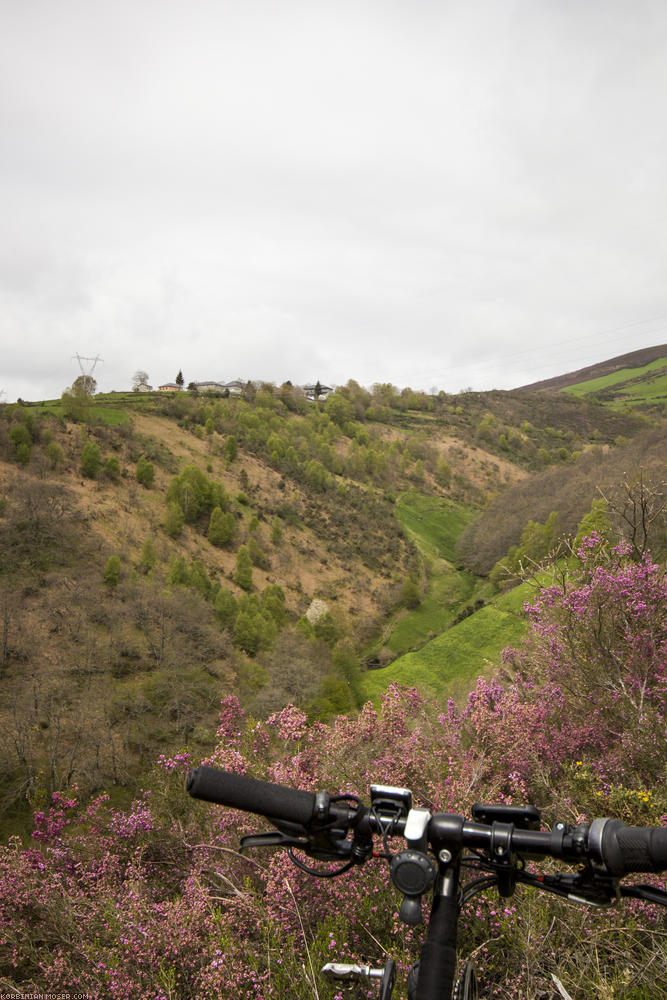 Camino de Santjátszó. Heavy-load pilgrimage in April-May 2014.