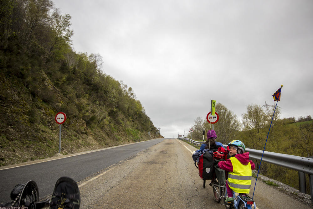 Camino de Santjátszó. Heavy-load pilgrimage in April-May 2014.