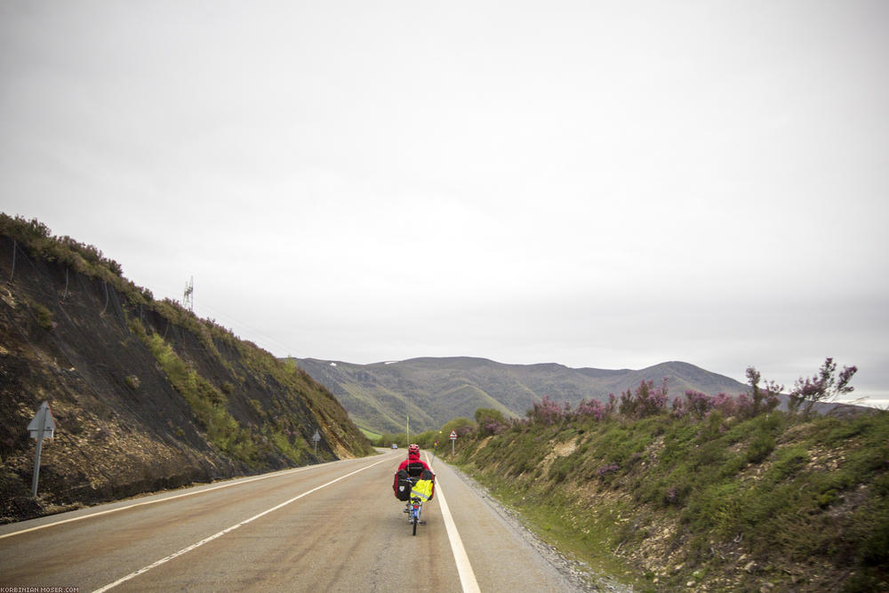 Camino de Santjátszó. Heavy-load pilgrimage in April-May 2014.