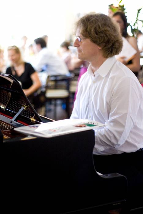 A közös koncert. Piano hallgatója Yuko, Mila és Judit, Figaro Mainz július 5, 2009.