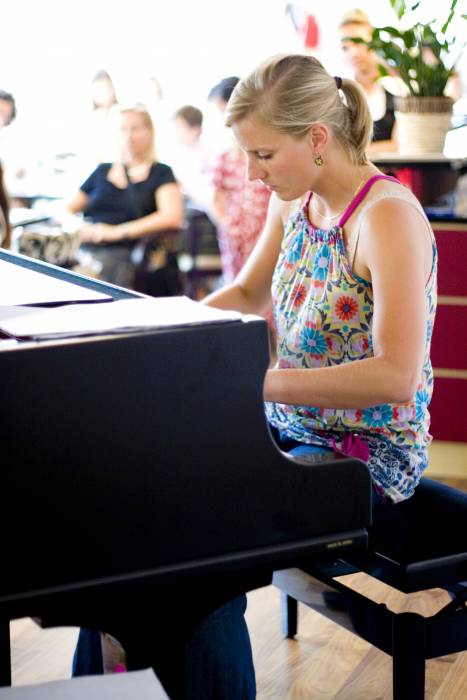 A közös koncert. Piano hallgatója Yuko, Mila és Judit, Figaro Mainz július 5, 2009.