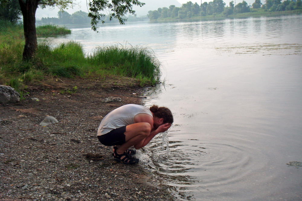 ﻿A Lago mögöttünk. Az Adda folyó mentén utazunk. Sajnos nincsen bicikliút. Rövid idő után már mérgelődünk is az olaszok stresszes, gyors közlekedési stílusa miatt.